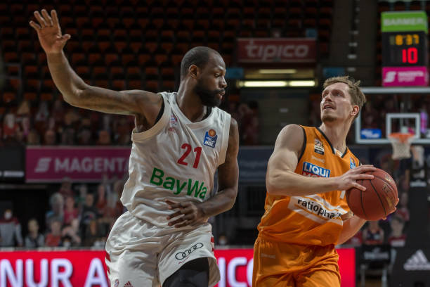 她并非第一 她并非第一